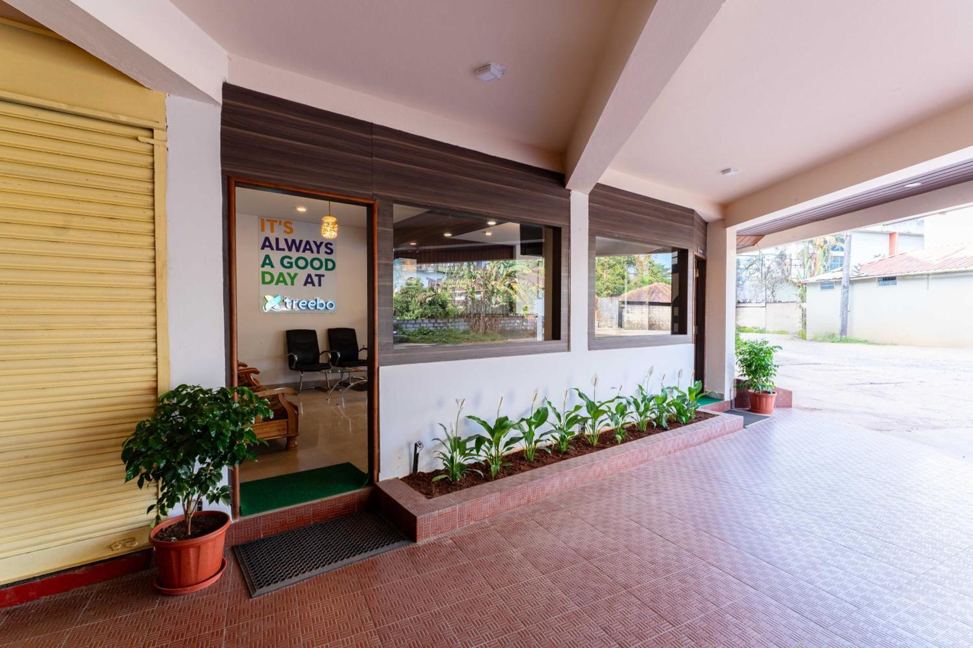 Hotel Treebo Regalia Comforts, 15 Mins From Abbey Waterfall Madikeri Esterno foto